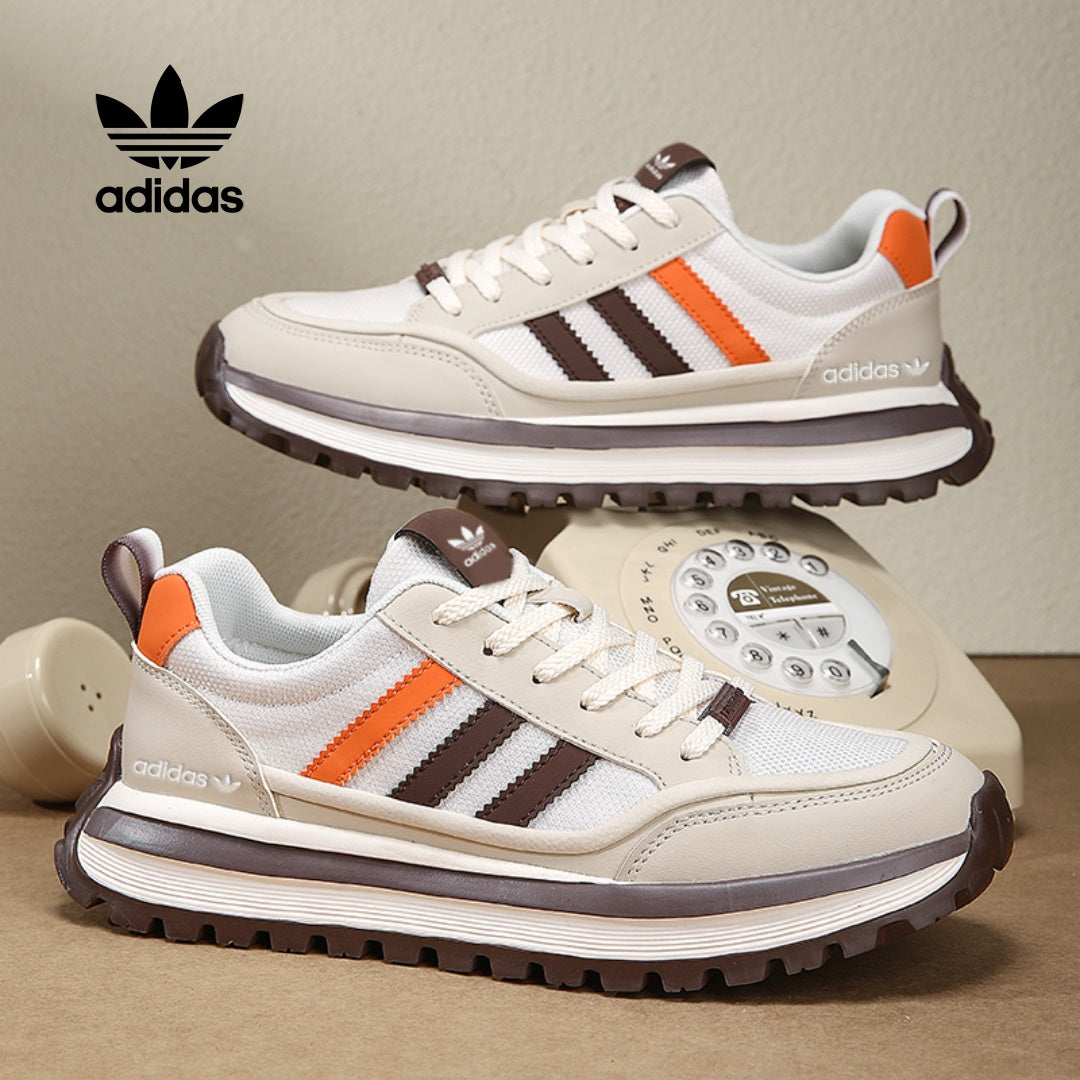 Λευκά παπούτσια adidas με ρετρό στυλ και πολύχρωμες ρίγες