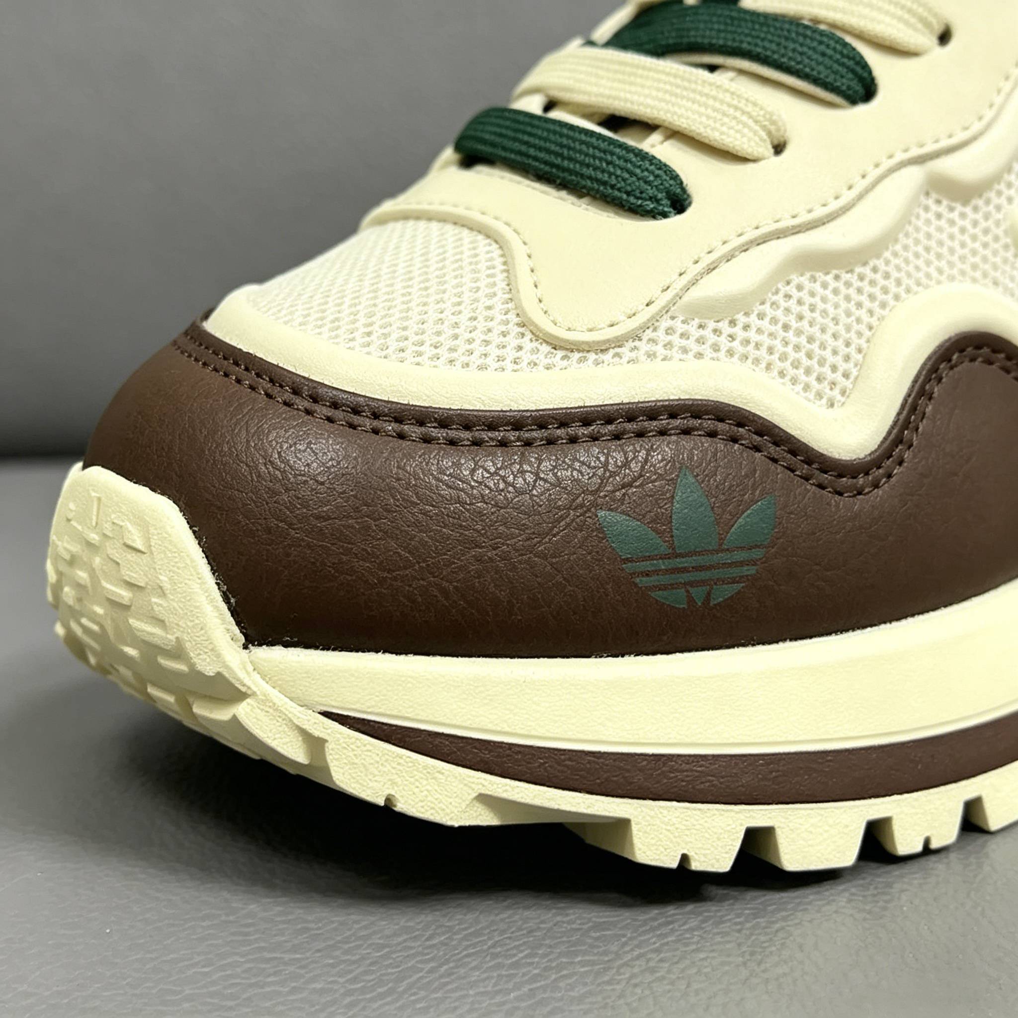 Αθλητικά παπούτσια Adidas Originals 2026 με χαμηλό τοπ